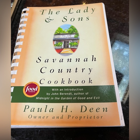 Paula Deen cookbook, excellent recipes!  Excellent condition - Picture 1 of 1